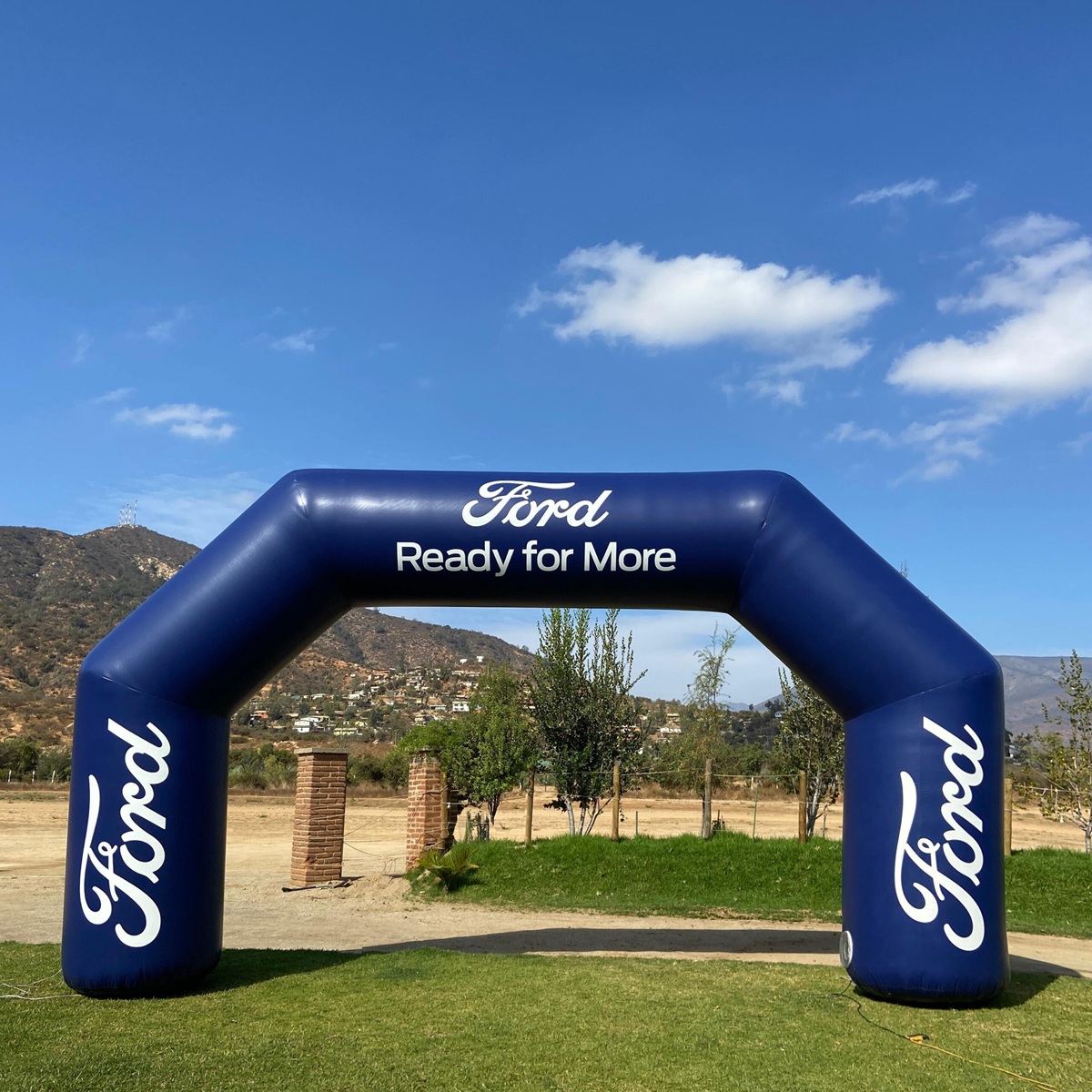 Arcos inflables personalizados para branding deportivo